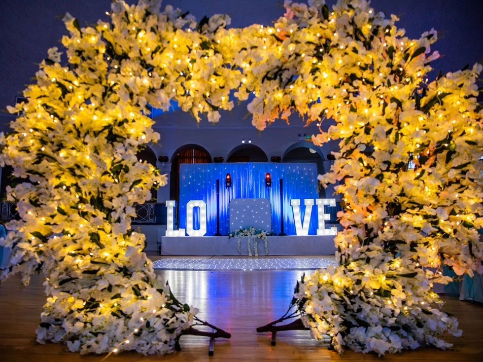 Featured image for “The Many Benefits of a Winter Wedding”